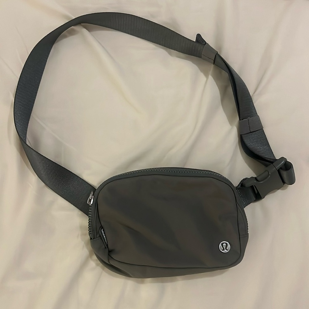 Lululemon Everywhere Belt Bag 1L